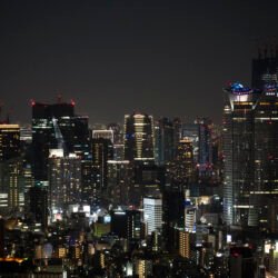 Guvernanță locală într-un mediu turbulent high-angle-beautiful-buildings-nighttime